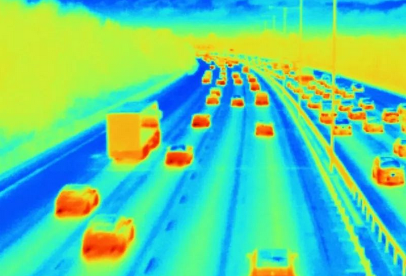 紅外熱像儀結(jié)合機(jī)器學(xué)習(xí)助力自動(dòng)駕駛安全，或是未來發(fā)展方向之一