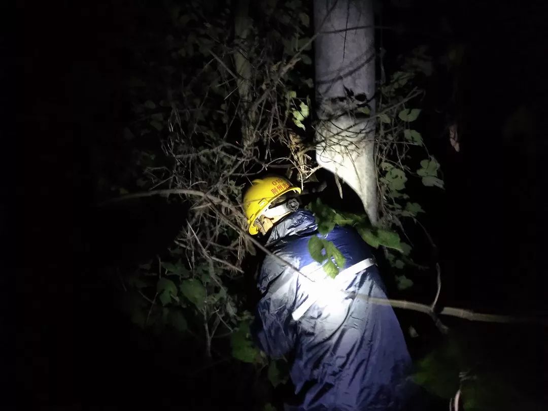 水電分公司開啟夜巡模式，確保電力設(shè)備“不中暑”