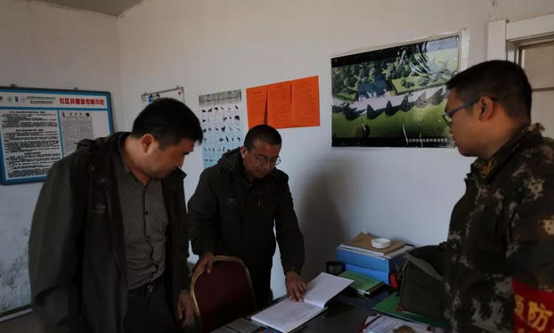 林業(yè)集團(tuán)公司森林防火部副主任劉愛(ài)柱深入多布庫(kù)爾保護(hù)區(qū)開(kāi)展督導(dǎo)檢查
