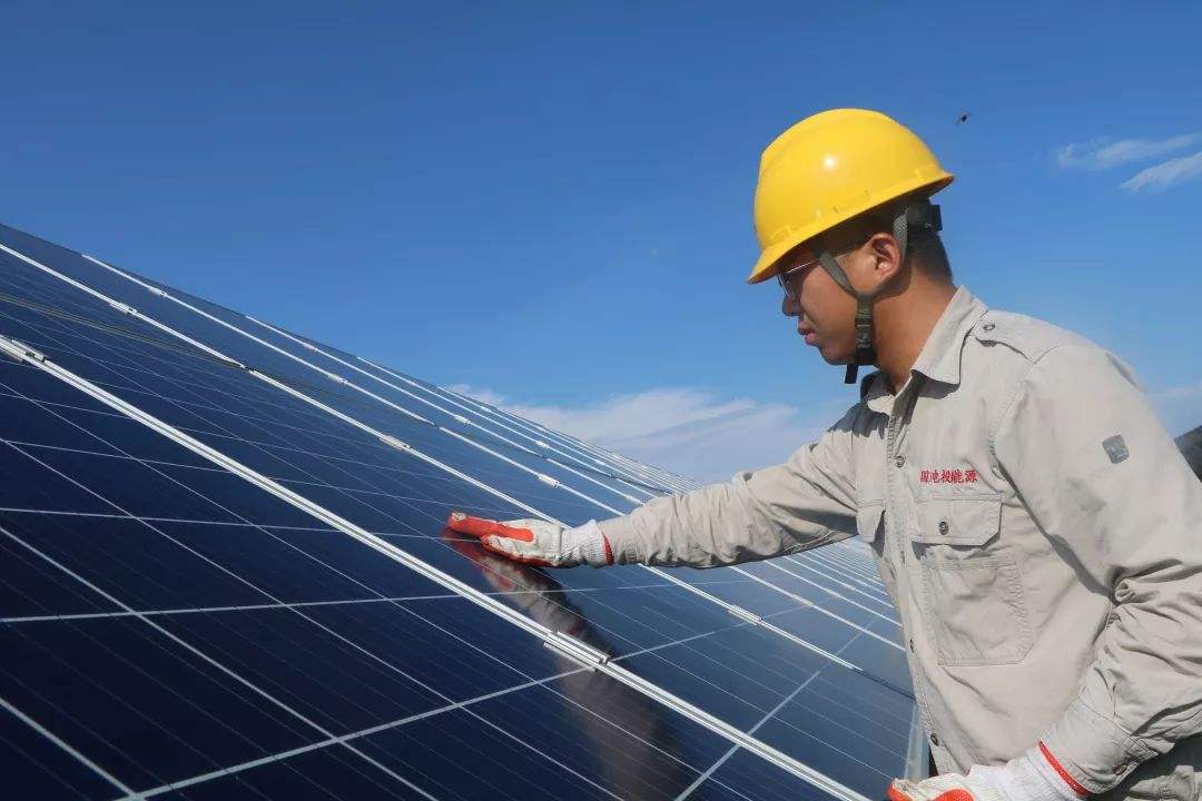 烈日下的能源人，你的堅(jiān)守如此動人！